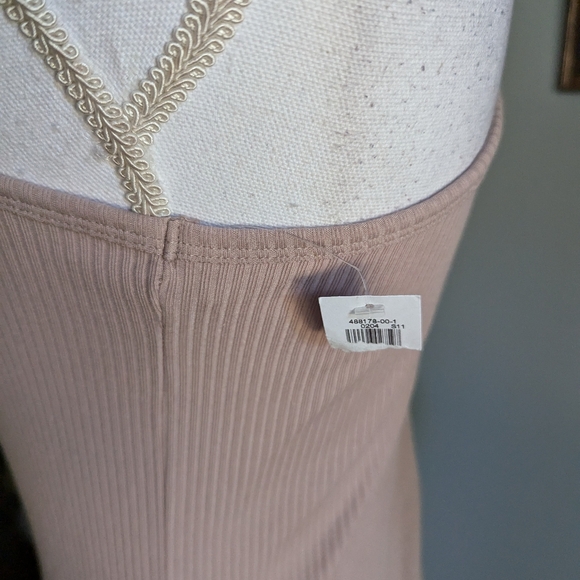 NEW Old Navy Women's Medium Tall One-Sleeve Rib-Knit Top Mollusk Tan Sand 30 - Picture 3 of 11